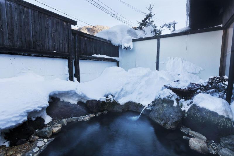 Okada Ryokan Warakutei Такаяма Екстер'єр фото