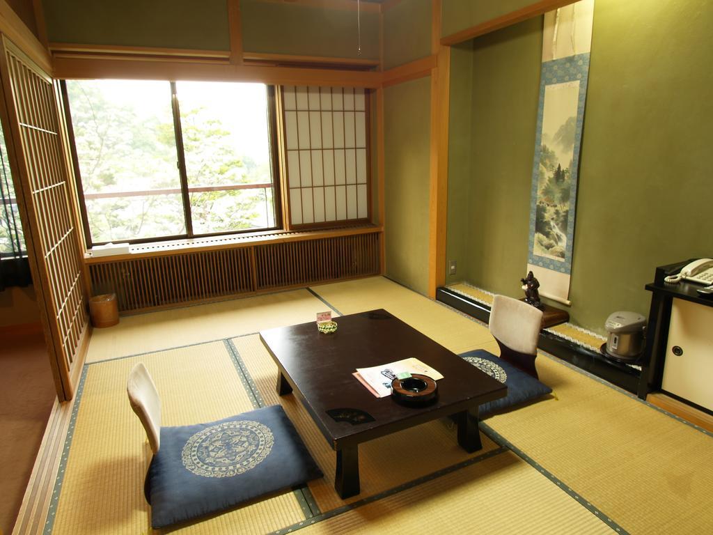 Okada Ryokan Warakutei Такаяма Екстер'єр фото