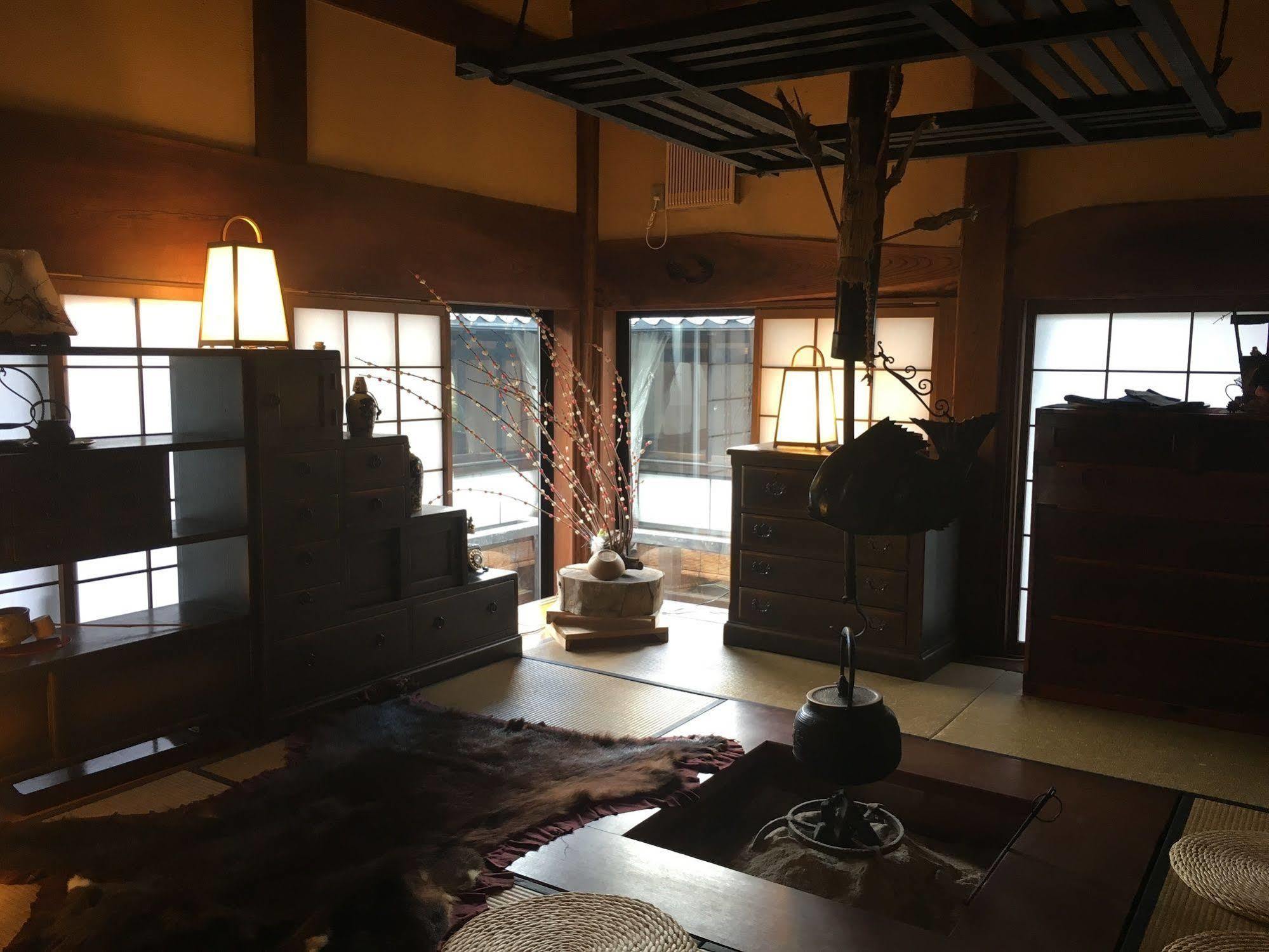 Okada Ryokan Warakutei Такаяма Екстер'єр фото