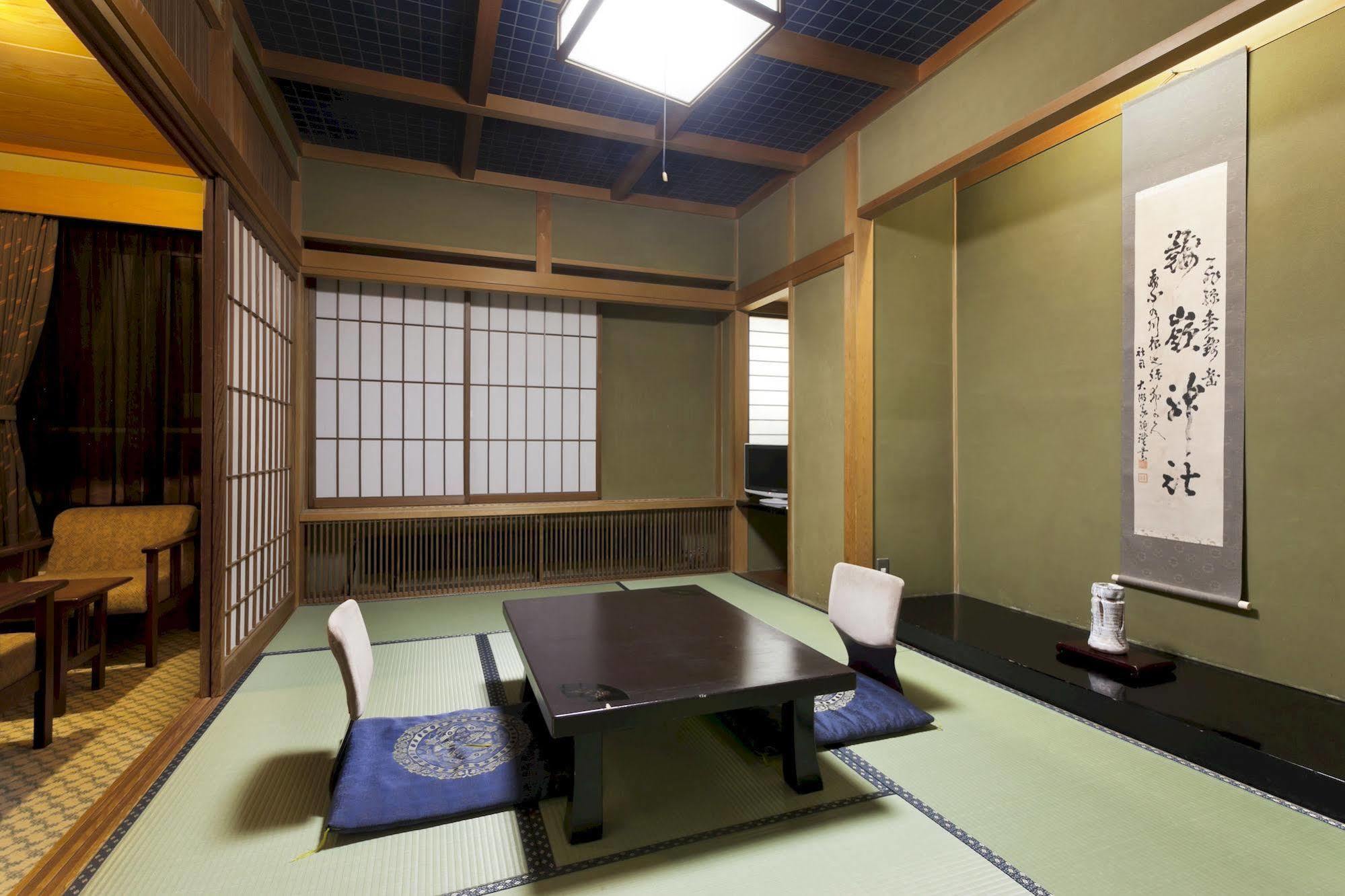 Okada Ryokan Warakutei Такаяма Екстер'єр фото