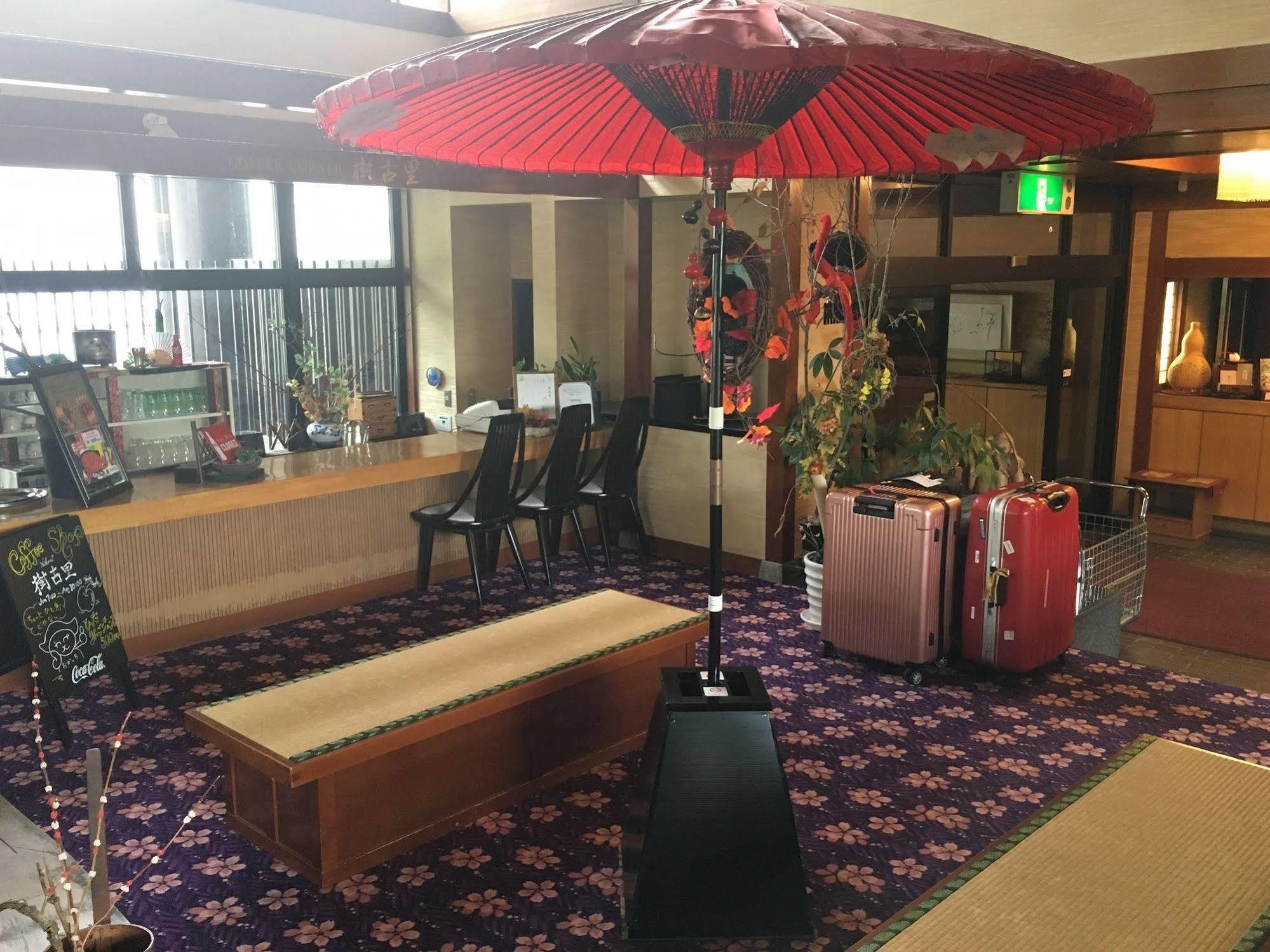 Okada Ryokan Warakutei Такаяма Екстер'єр фото