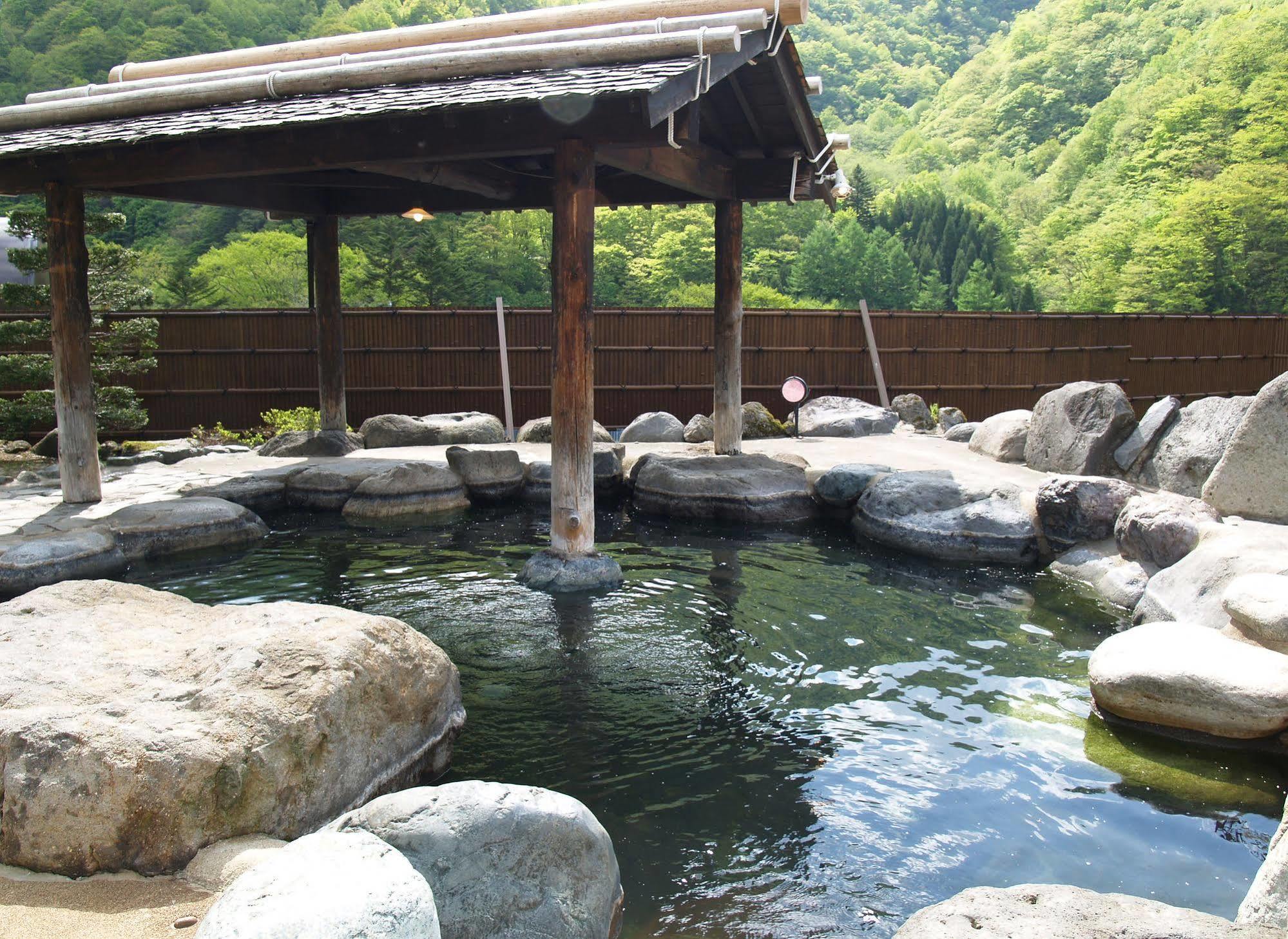 Okada Ryokan Warakutei Такаяма Екстер'єр фото