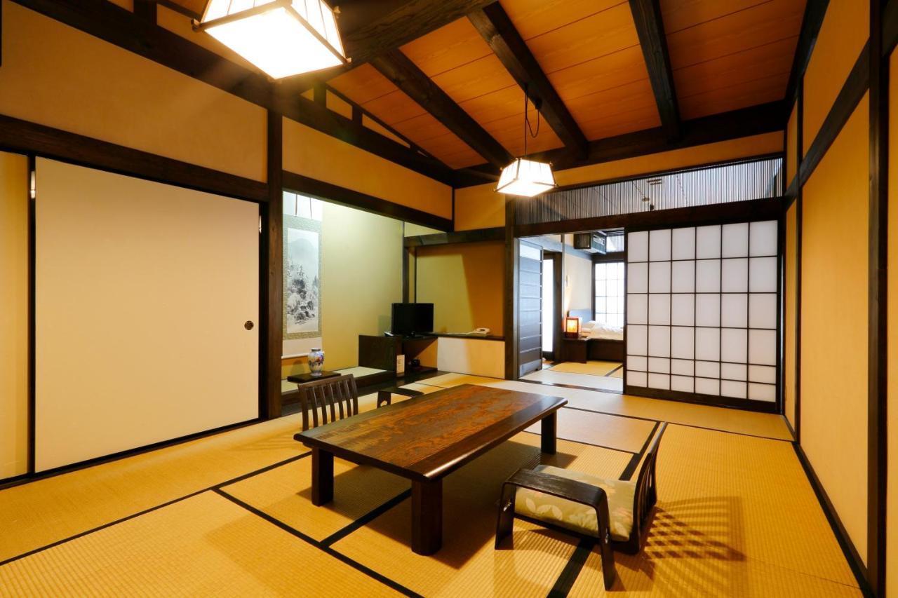 Okada Ryokan Warakutei Такаяма Екстер'єр фото