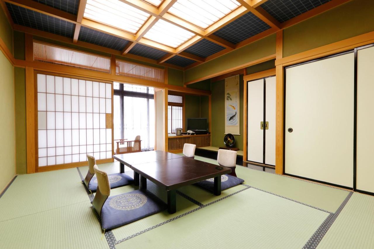 Okada Ryokan Warakutei Такаяма Екстер'єр фото