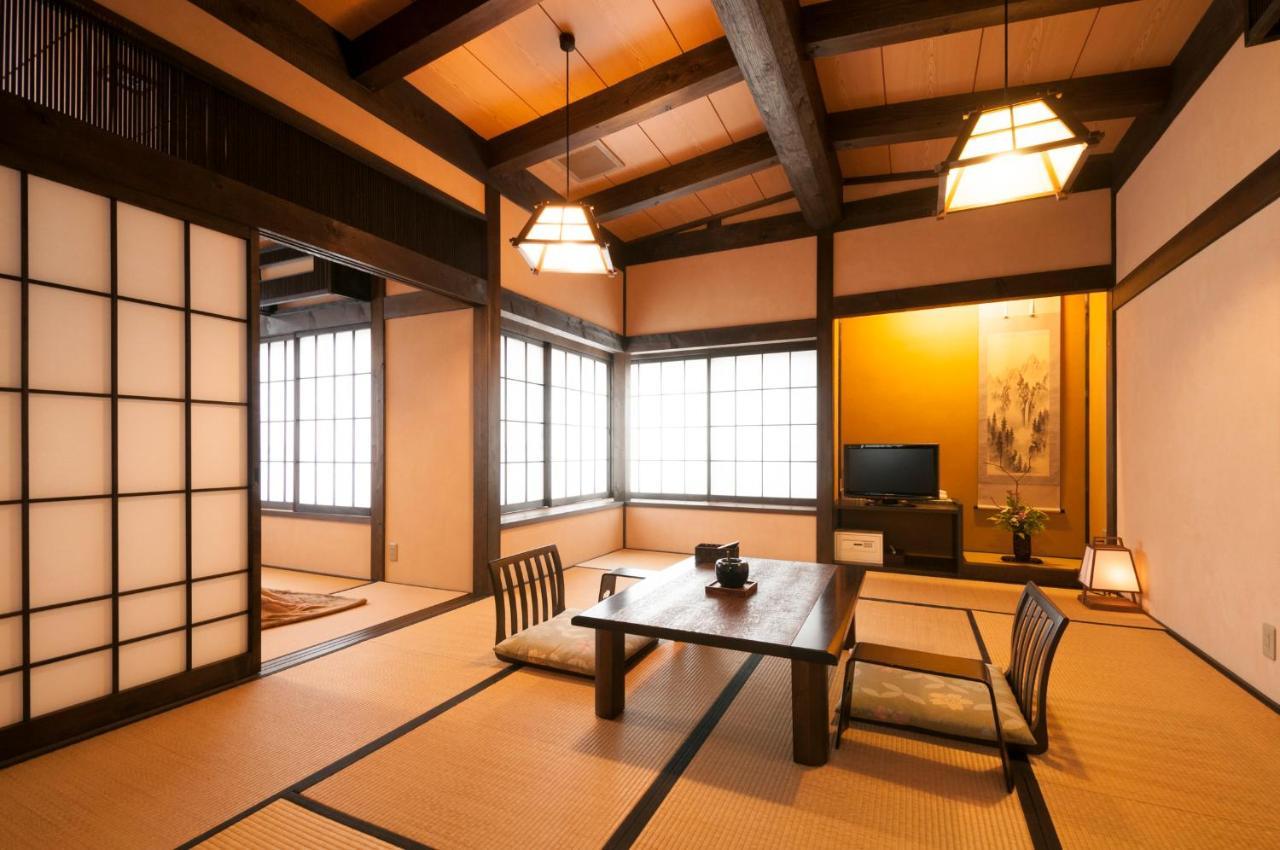 Okada Ryokan Warakutei Такаяма Екстер'єр фото