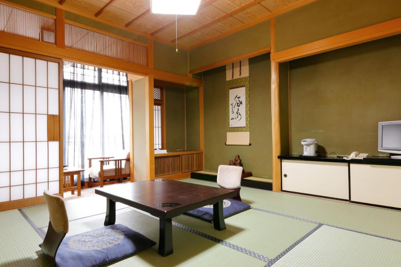 Okada Ryokan Warakutei Такаяма Екстер'єр фото