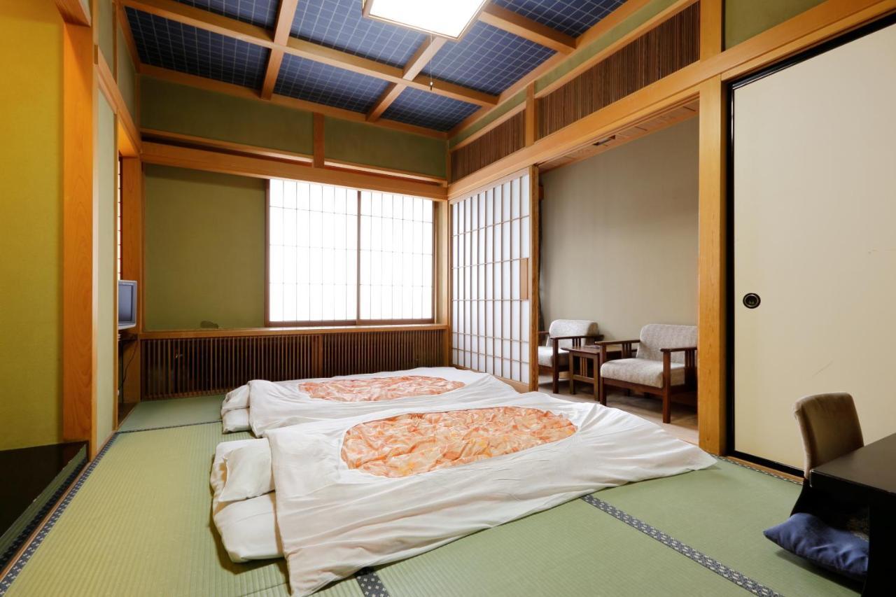 Okada Ryokan Warakutei Такаяма Екстер'єр фото
