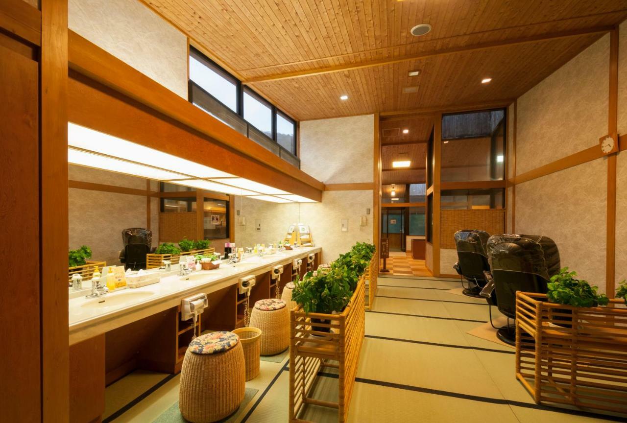 Okada Ryokan Warakutei Такаяма Екстер'єр фото