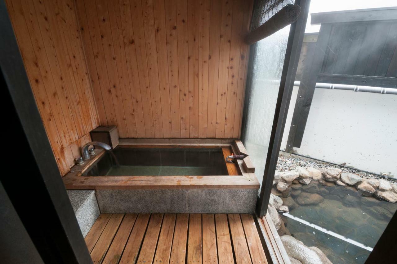 Okada Ryokan Warakutei Такаяма Екстер'єр фото